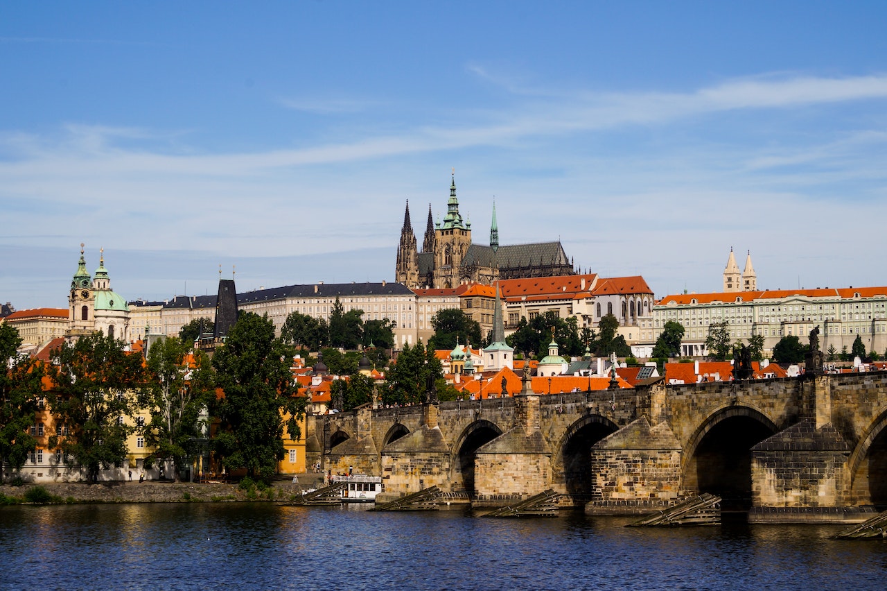 A view of Prague castle and the bridge